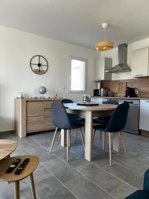 Cuisine ou kitchenette dans l'établissement Appartement T2 neuf résidence U Scalu