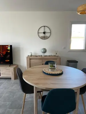 Télévision ou salle de divertissement dans l'établissement Appartement T2 neuf résidence U Scalu