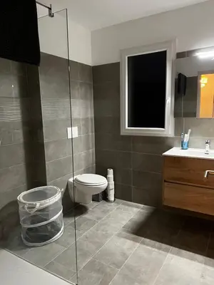 Salle de bains dans l'établissement Appartement T2 neuf résidence U Scalu