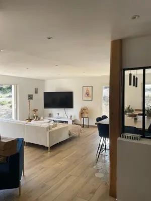 Télévision ou salle de divertissement dans l'établissement Villa 4 chambres à Castirla