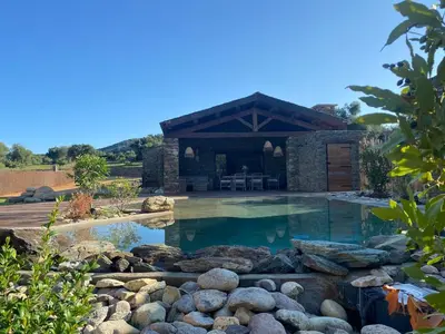 Piscine de l'établissement U Casellu ou située à proximité