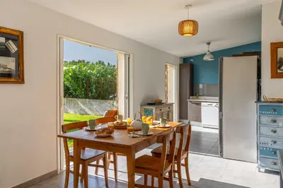Cuisine ou kitchenette dans l'établissement L'Ortu - maison charmante vue mer - Erbalunga