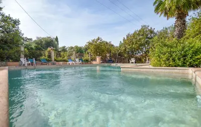 Piscine de l'établissement Maison Residence Piscine ou située à proximité
