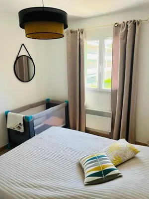 Un ou plusieurs lits dans un hébergement de l'établissement appartement au coeur de Saint-Florent à 200m de la plage