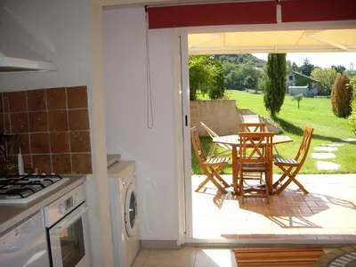 Cuisine ou kitchenette dans l'établissement Agréable Location au coeur du vignoble DOMINICI THERESE