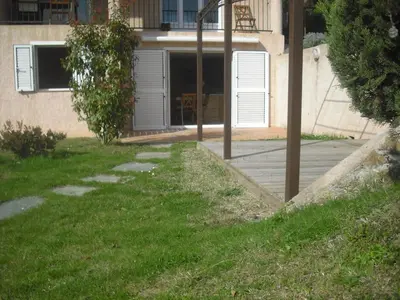 Jardin de l'établissement Agréable Location au coeur du vignoble DOMINICI THERESE