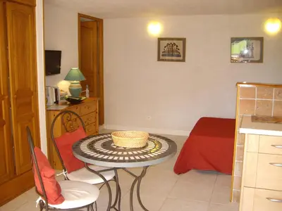 Coin salon dans l'établissement Agréable Location au coeur du vignoble DOMINICI THERESE