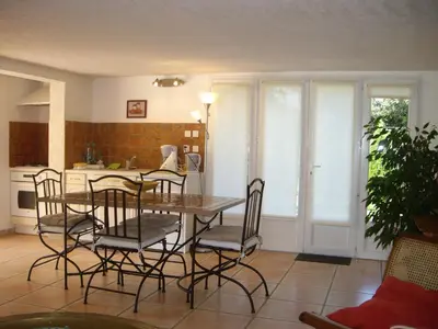 Coin salon dans l'établissement Agréable Location au coeur du vignoble DOMINICI THERESE