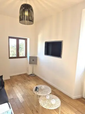 Télévision ou salle de divertissement dans l'établissement citadelle - vue mer