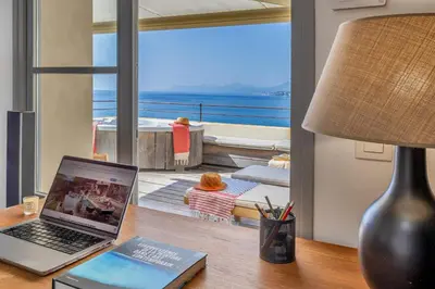 Vue générale sur la mer ou vue sur la mer prise depuis la maison de vacances