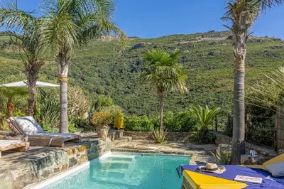 Vue générale sur la montagne ou vue sur la montagne depuis la villa