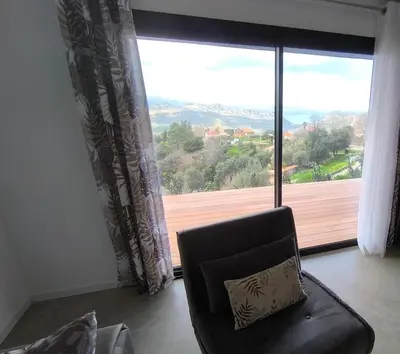 Vue générale sur la montagne ou vue sur la montagne depuis le séjour chez l'habitant