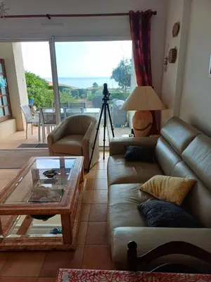 Coin salon dans l'établissement Superbe T3 vue mer marine de Sant Ambroggio