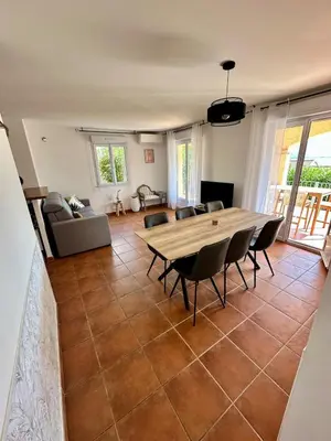 Coin salon dans l'établissement Appartement face à la mer