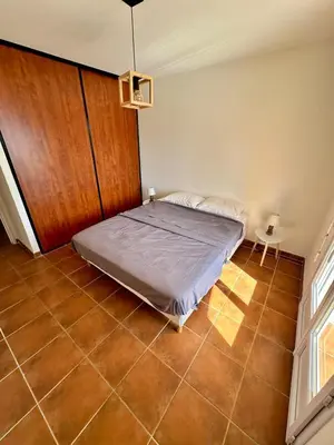 Un ou plusieurs lits dans un hébergement de l'établissement Appartement face à la mer