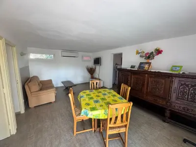 Coin salon dans l'établissement Appartements Calvi