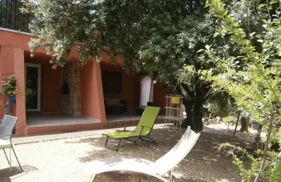 Jardin de l'établissement Appartements Calvi