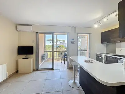 Cuisine ou kitchenette dans l'établissement Vue Mer à Calvi – Le Paradis les Pieds dans l’Eau