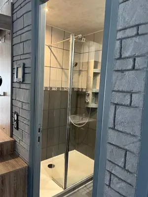 Salle de bains dans l'établissement Maisonnette privé bord de mer Poggio mezzana