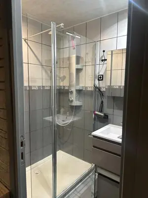Salle de bains dans l'établissement Maisonnette privé bord de mer Poggio mezzana