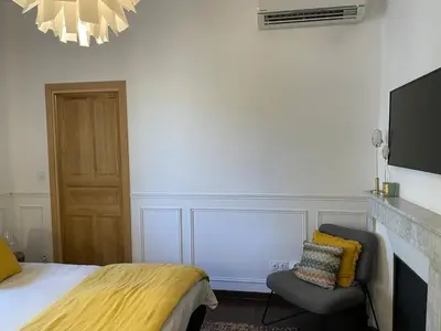 Télévision ou salle de divertissement dans l'établissement Appartement au charme de l'ancien