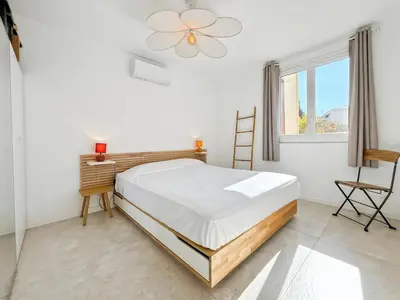 Un ou plusieurs lits dans un hébergement de l'établissement Résidence Liberta, appartement T3 en centre-ville de Calvi