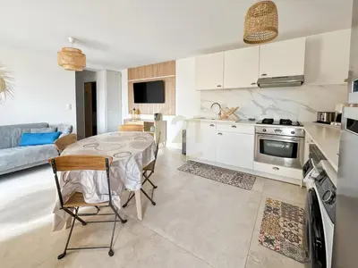 Cuisine ou kitchenette dans l'établissement Résidence Liberta, appartement T3 en centre-ville de Calvi