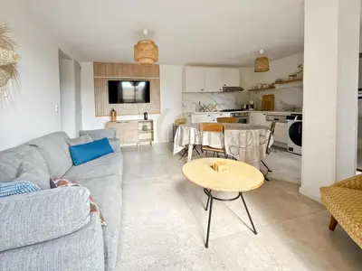 Cuisine ou kitchenette dans l'établissement Résidence Liberta, appartement T3 en centre-ville de Calvi