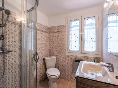 Salle de bains dans l'établissement Maison entre mer et montagne