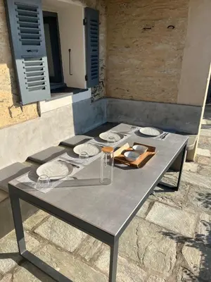 Coin salon dans l'établissement Studio dans maison typique du cap Corse