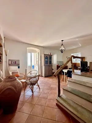 Coin salon dans l'établissement Maison de charme avec Terrasse vue sur mer