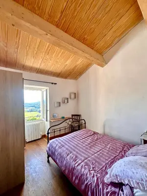Un ou plusieurs lits dans un hébergement de l'établissement Maison de charme avec Terrasse vue sur mer