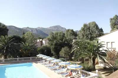 Vue générale sur la montagne ou vue sur la montagne depuis l'appart'hôtel