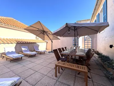 Balcon ou terrasse dans l'établissement Grande maison avec vue mer et jacuzzi au cœur de Calvi