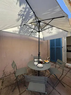 Terrasse ou espace extérieur de l'établissement Grande maison avec vue mer et jacuzzi au cœur de Calvi