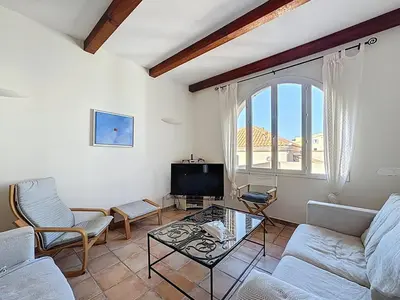 Télévision ou salle de divertissement dans l'établissement Grande maison avec vue mer et jacuzzi au cœur de Calvi