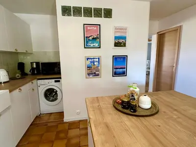 Cuisine ou kitchenette dans l'établissement Villa Caline, 4 chambres, lotissement calme et proche mer