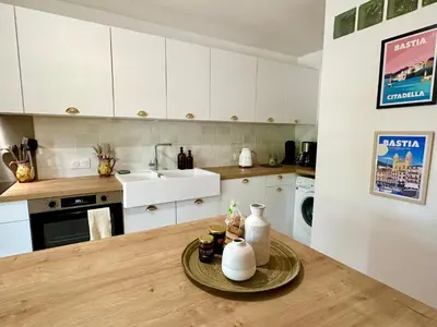 Cuisine ou kitchenette dans l'établissement Villa Caline, 4 chambres, lotissement calme et proche mer