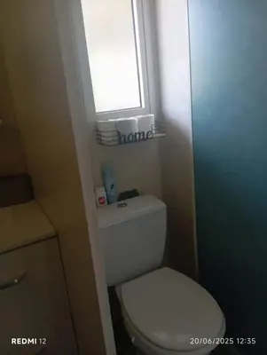 Salle de bains dans l'établissement Bungalow charmant à Sorbo-Ocagnano avec jardin