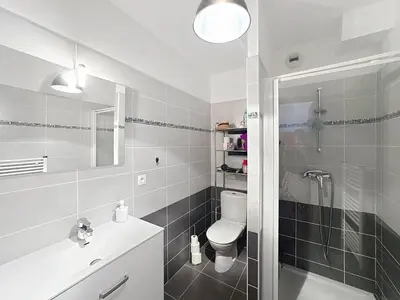 Salle de bains dans l'établissement Appartement moderne avec grande terrasse au cœur de Calvi