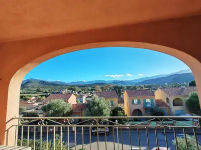 Vue générale sur la montagne ou vue sur la montagne depuis l'appartement