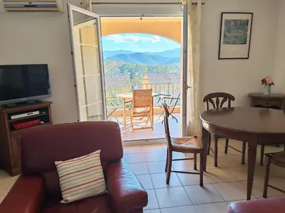 Vue générale sur la montagne ou vue sur la montagne depuis l'appartement