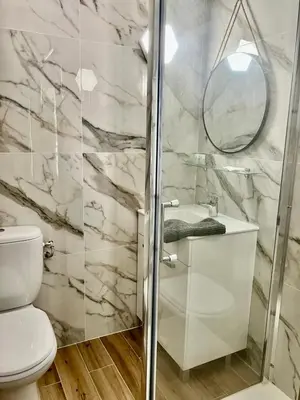 Salle de bains dans l'établissement Superbe T1 Pietranera