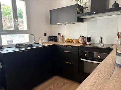 Cuisine ou kitchenette dans l'établissement vue sur le golfe de Saint Florent