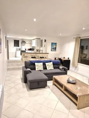 Cuisine ou kitchenette dans l'établissement rez de villa confort & grand extérieur