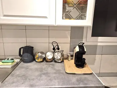 Cuisine ou kitchenette dans l'établissement rez de villa confort & grand extérieur