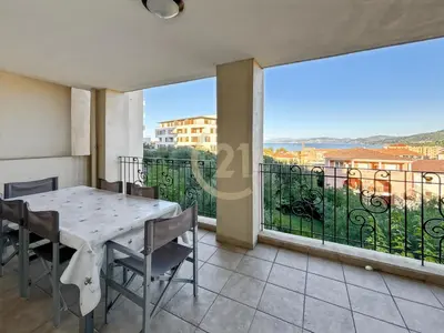 Vue générale sur la montagne ou vue sur la montagne depuis l'appartement
