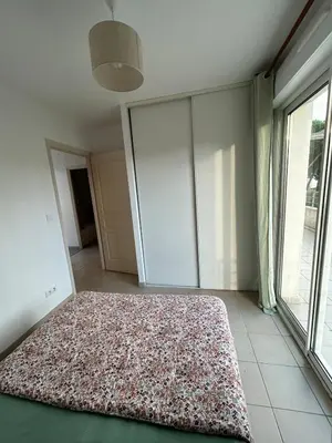 Un ou plusieurs lits dans un hébergement de l'établissement Joli appartement résidentiel plage et piscine