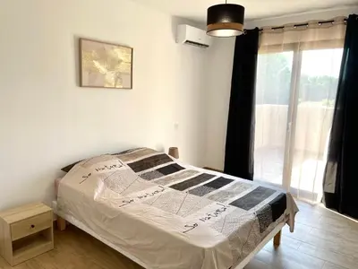 Un ou plusieurs lits dans un hébergement de l'établissement Villa avec piscine privée