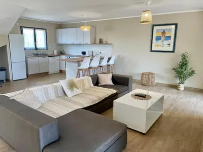 Cuisine ou kitchenette dans l'établissement Villa avec piscine privée